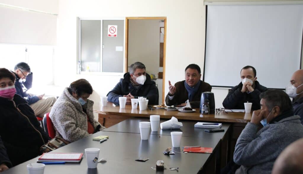 Directivas de APR de Licantén se reunieron con seremi de Obras Públicas y director de Obras Hidráulicas