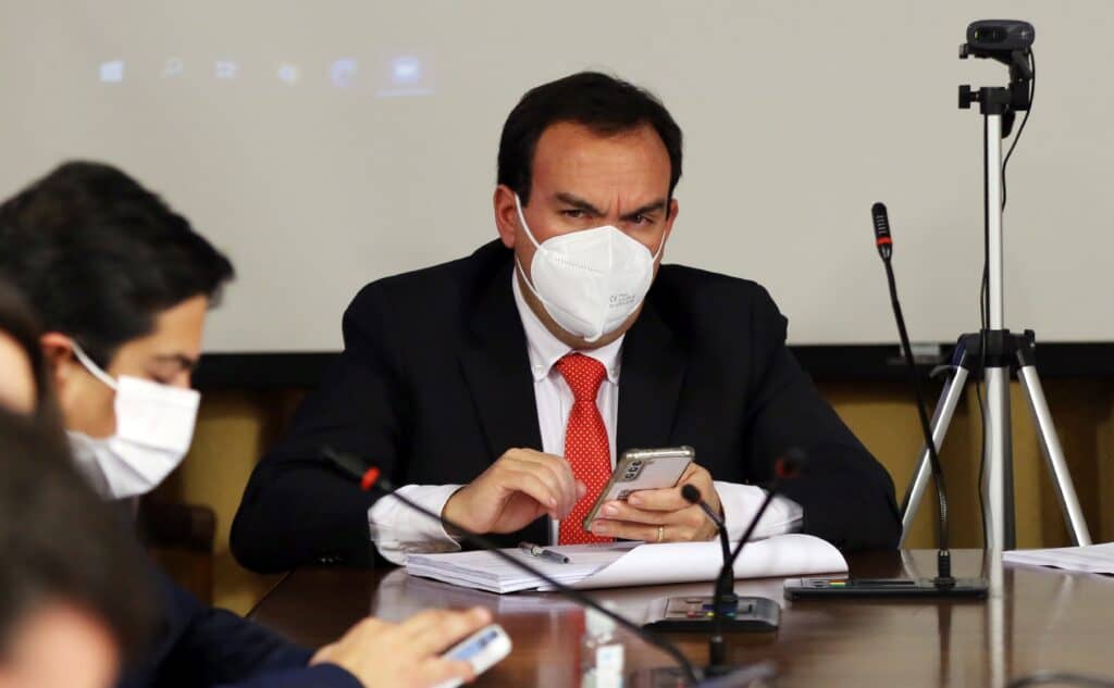 Diputado Felipe Donoso llamó al Gobierno a apoyar reforma que rebaja impuesto a combustibles