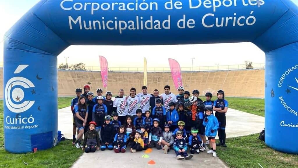 Benoît Cosnefroy apadrinará la Escuela de Ciclismo de Curicó