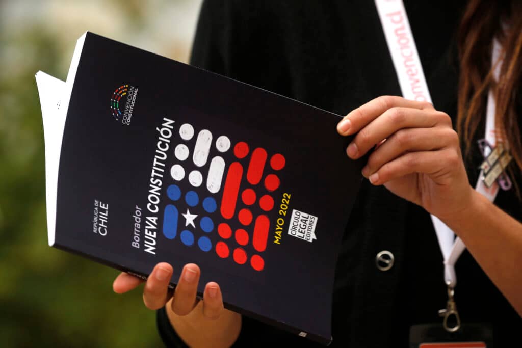 Cadem: Rechazo saca ventaja de 18 puntos al Apruebo y respaldo a Presidente Boric aumenta 3%