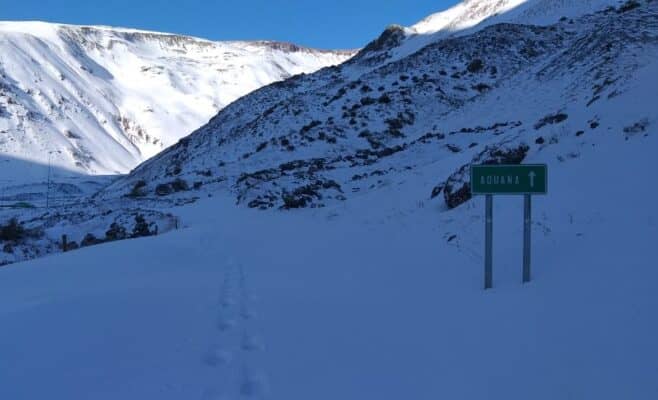 Advierten no subir al Complejo Fronterizo Vergara por aumento de nieve y riesgo de derrumbes