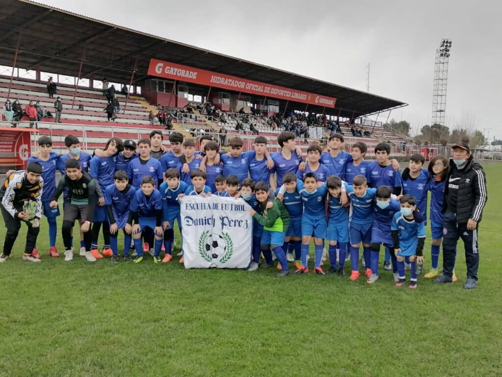 Escuela de fútbol "Danich Pérez" se tituló campeón en Mundialito disputado en Linares