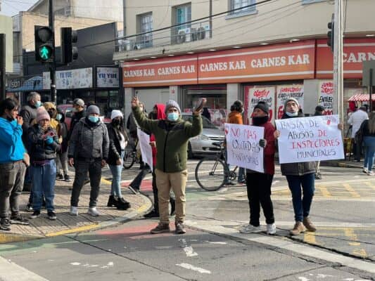 Vendedores ilegales realizan protesta en Curicó y acusan “quitadas fantasmas” de fiscalizadores