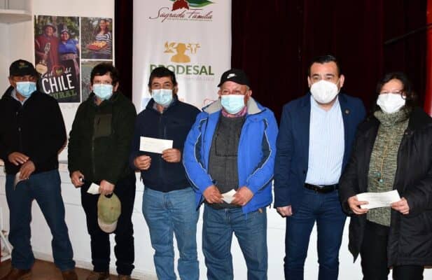 Más de 130 agricultores de Sagrada Familia recibieron recursos del programa “Siembra Por Chile”