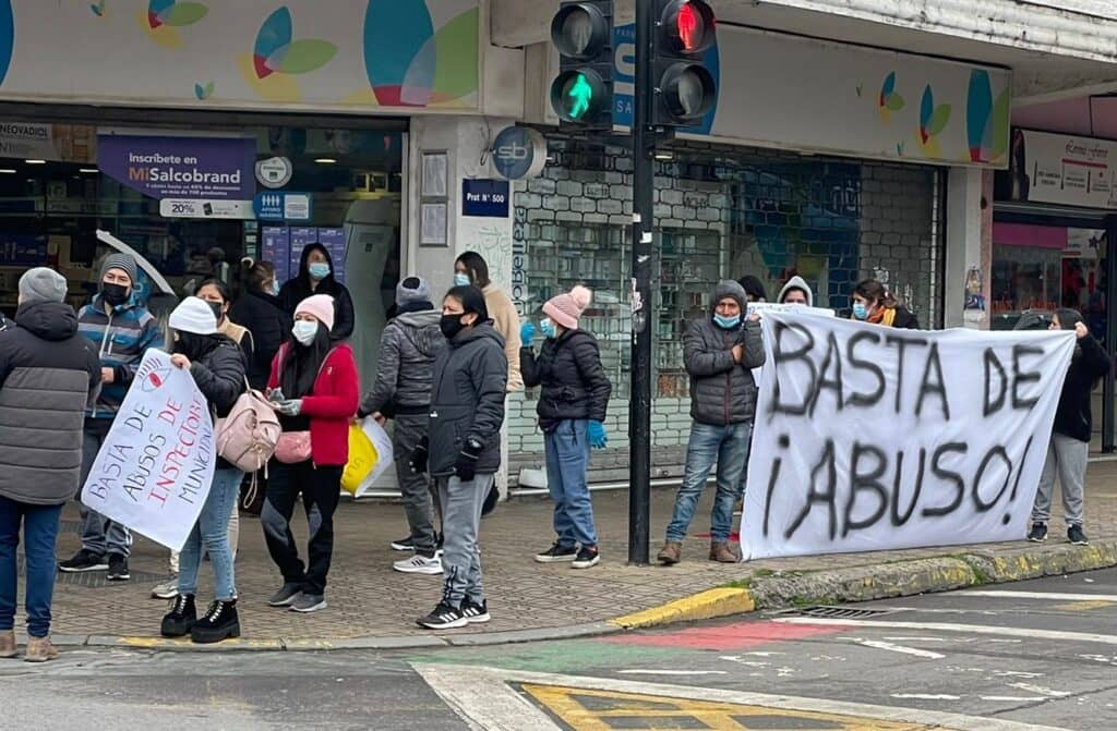 Municipio de Curicó responde a acusaciones de vendedores ilegales contra fiscalizadores