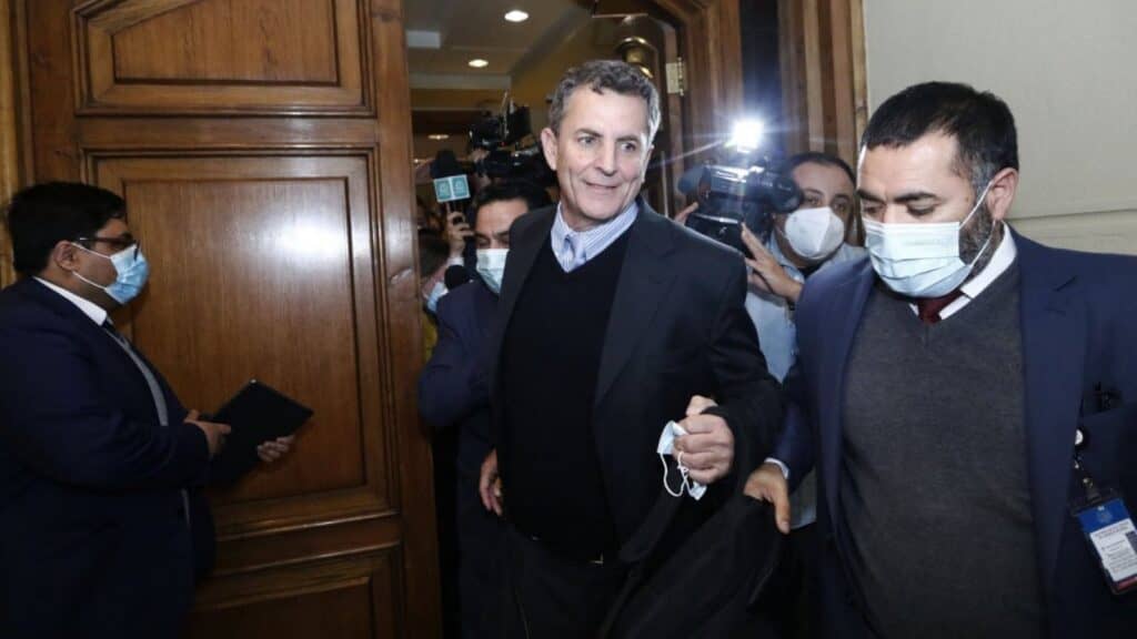 Por tercera vez: Republicanos expulsan a Gonzalo de la Carrera de su bancada tras agresión a diputado Sepulveda