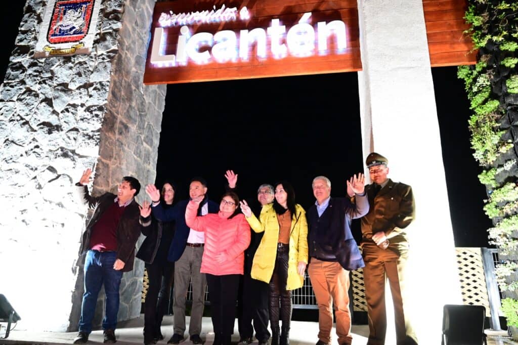 Municipio de Licantén inauguró hito de acceso a la comuna