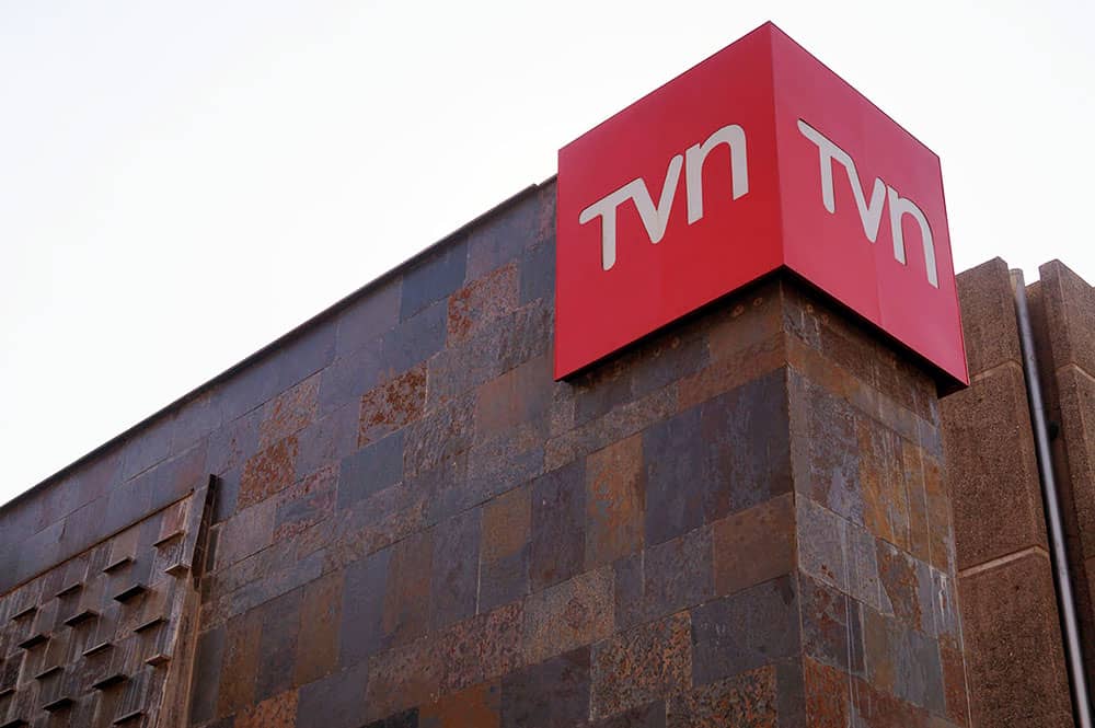 Directores de TVN aseguran que salida de Matías del Río está motivada por razones políticas