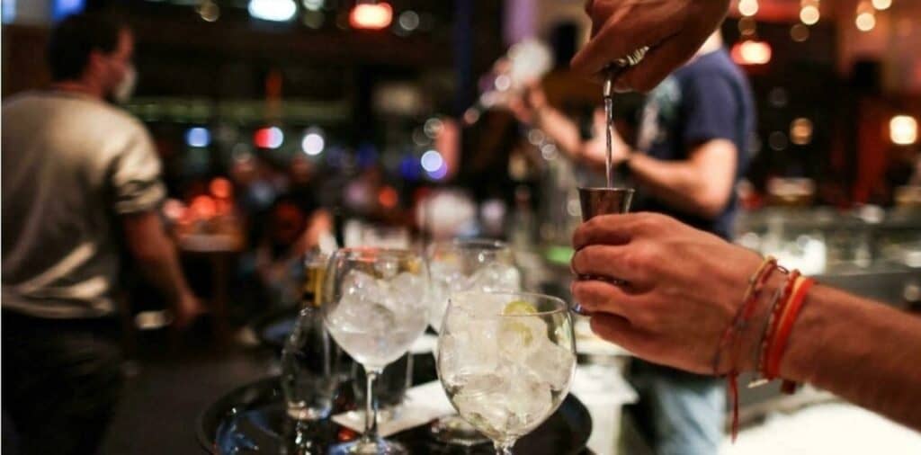 Mujer acusa haber sido abusada a la salida de pub en Curicó