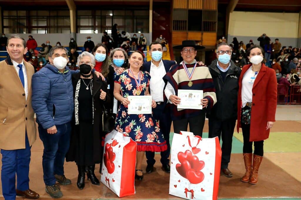Marta y Jorge Valenzuela representarán a Curicó en el provincial de cueca de adultos mayores
