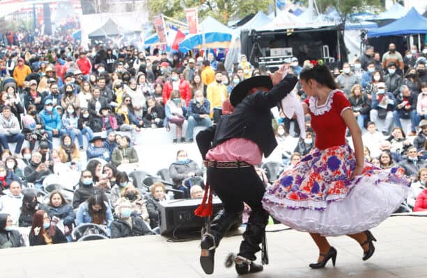Exitosa Fiesta de la Chilenidad se vivió en la alameda Manso de Velasco