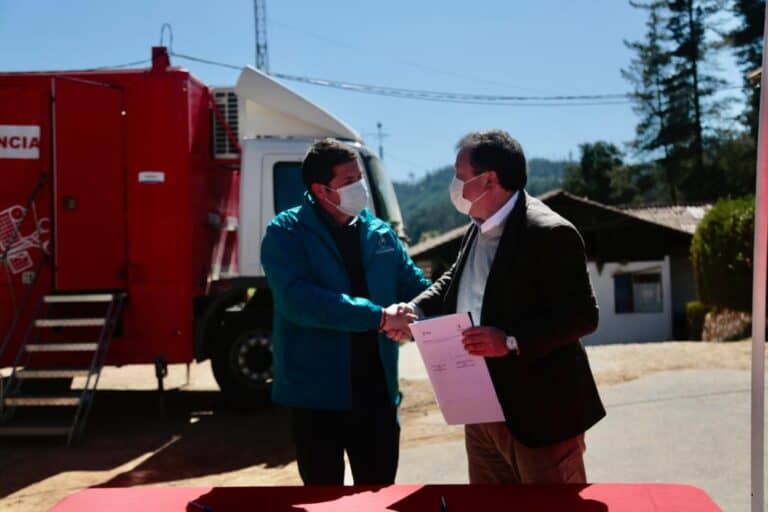 Vichuquén recibió clínica móvil talquina tras incendio que afectó a centro de salud