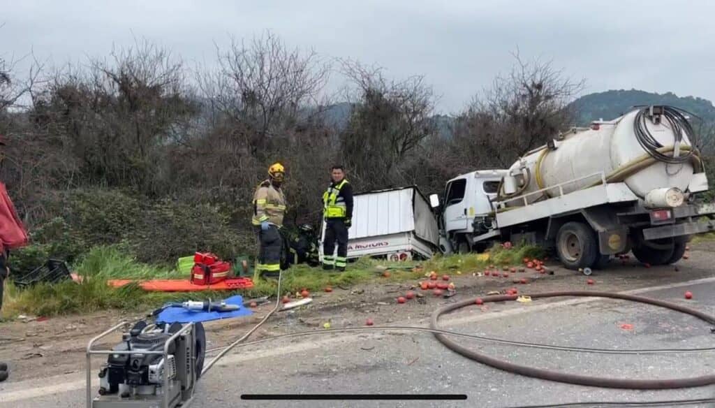 Colisión deja a conductor grave cerca de la cuesta El Peral