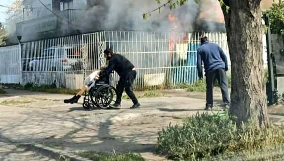 Dos fallecidos deja incendio en hogar de ancianos en Macul