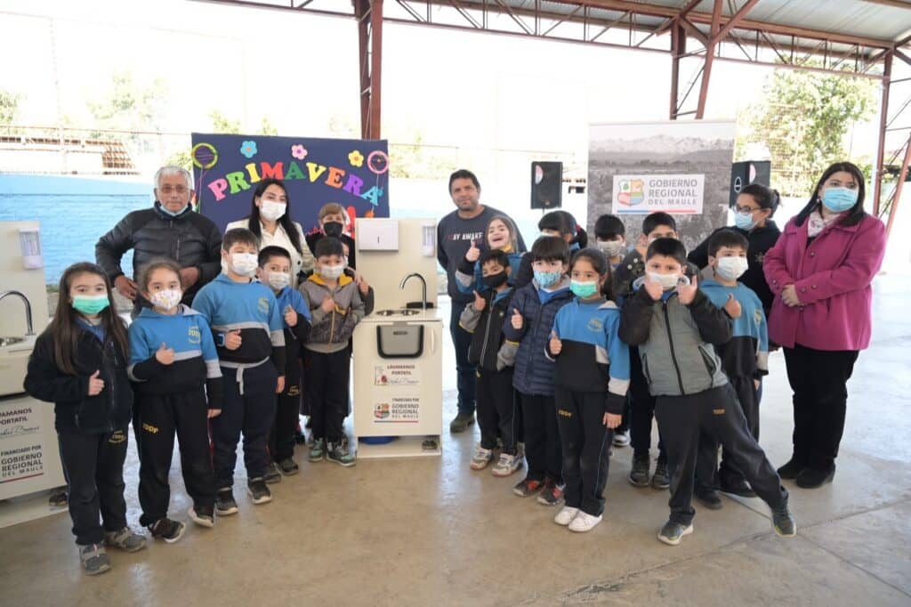 Entregan 48 lavamanos portátiles a escuelas de Yerbas Buenas
