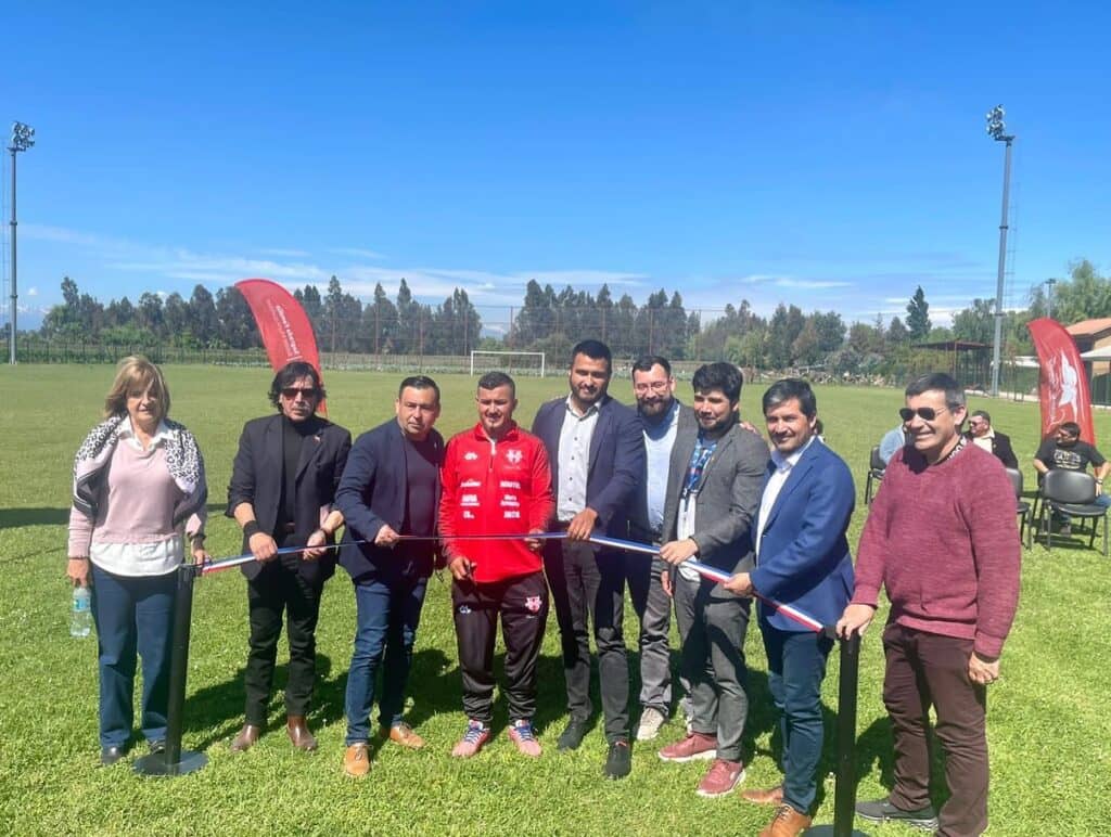 Canchas de Sagrada Familia inauguran mejoras de infraestructura con recursos Subdere