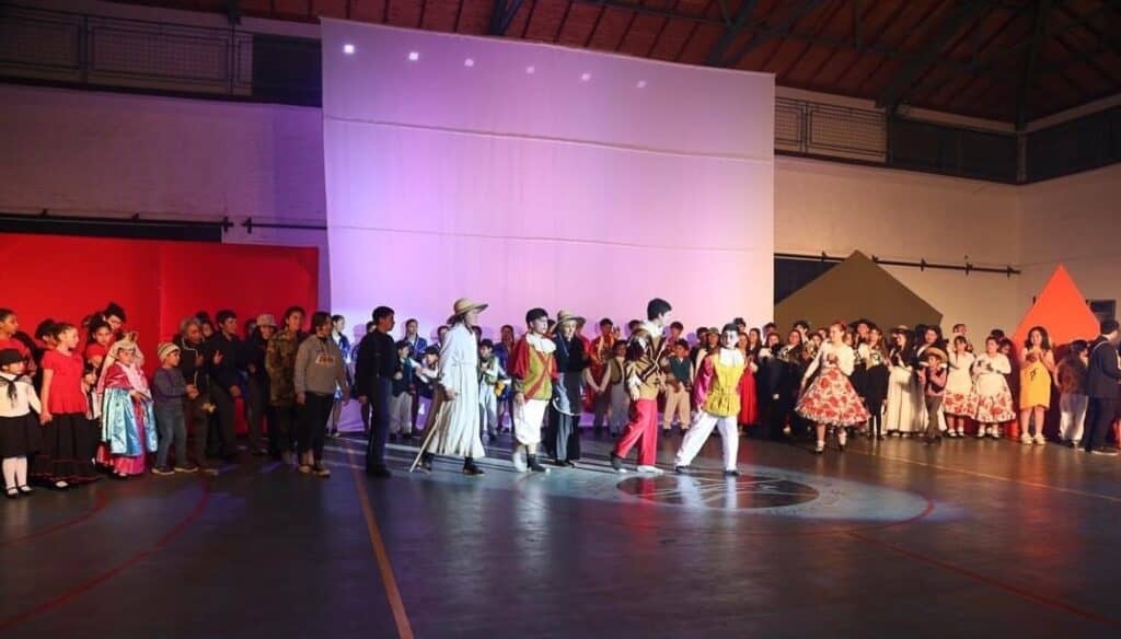 Liceo Nuevo Horizonte de Vichuquén realizó gala folclórica “El Encanto de las Ánimas”