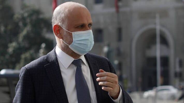 Senador por el Maule abandona sesión por Covid-19 positivo