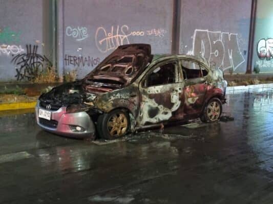 Sería intencional: investigan quema de automóvil en Curicó