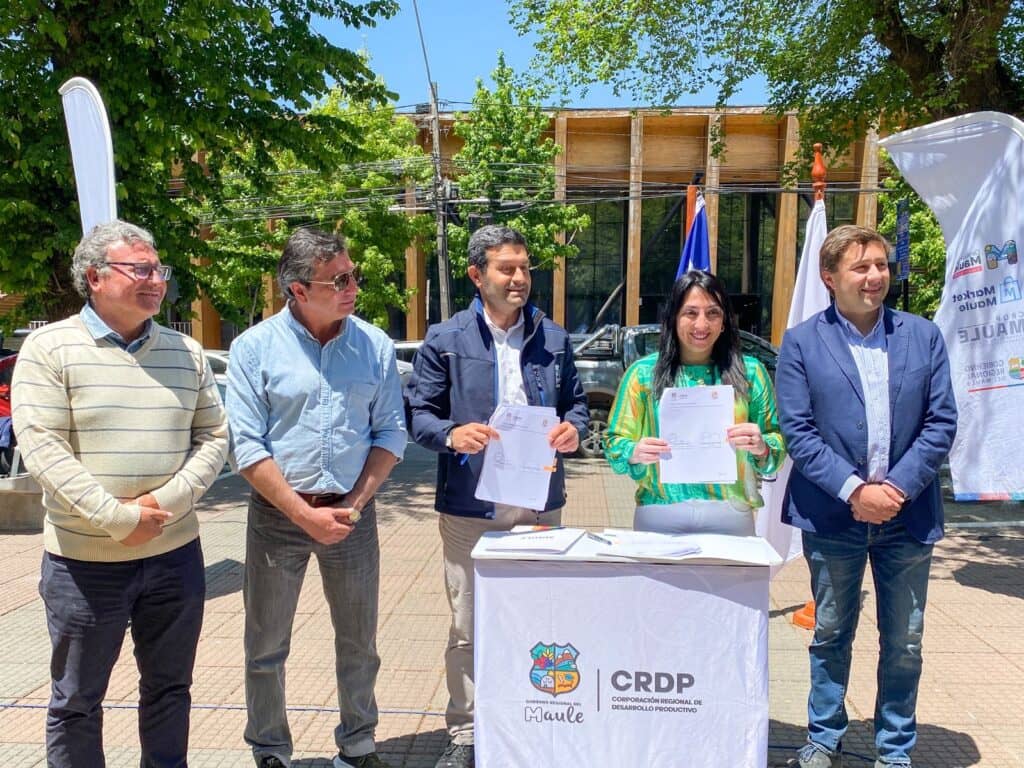 Firman convenio para fomentar producción en Constitución