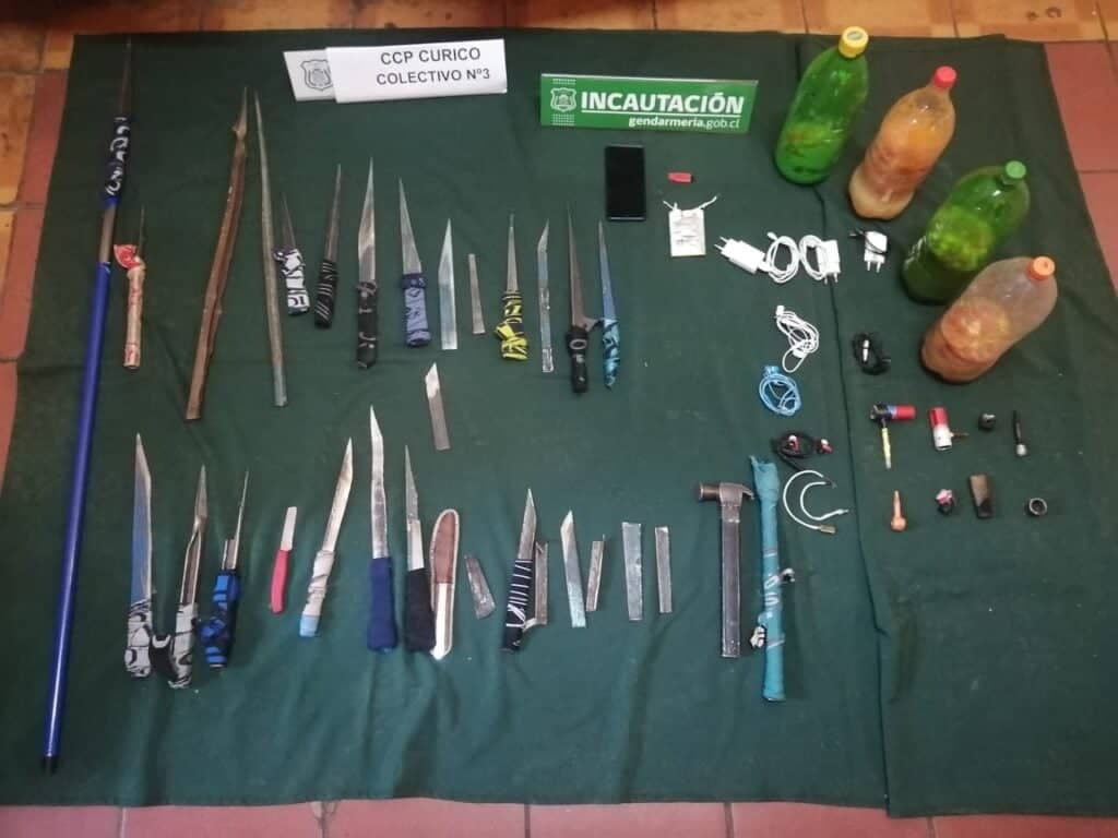 50 armas blancas fueron decomisadas en la cárcel de Curicó