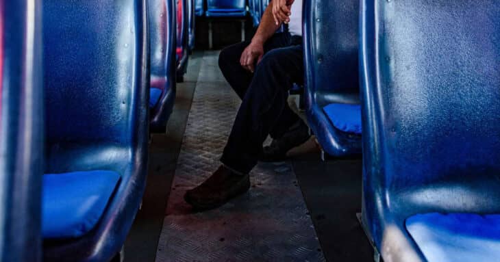 Detienen a hombre por grabar partes íntimas de una mujer en bus de San Fernando