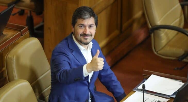 Diputado Hugo Rey valoró que Gobierno revierta decisión de terminar con financiamiento para Liceos Bicentenarios