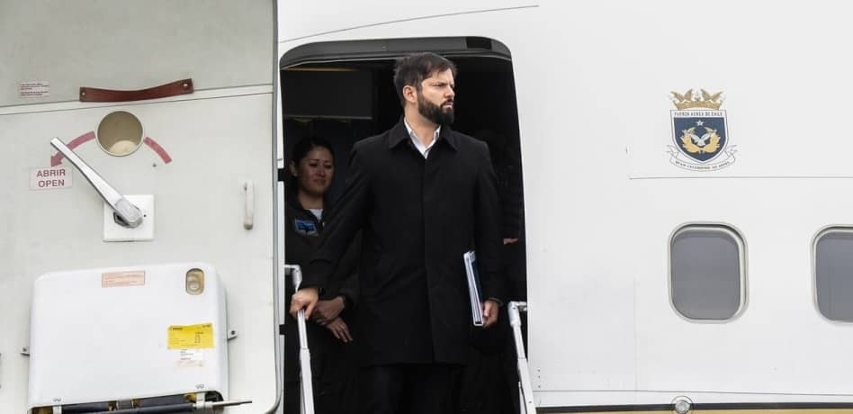 Cortes en Ruta 5 y quema de una escuela se registra tras llegada de Presidente Boric a La Araucanía