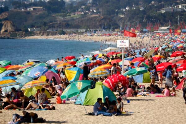 Detienen a sujeto tras ser sorprendido abusando a tres menores de edad en una playa