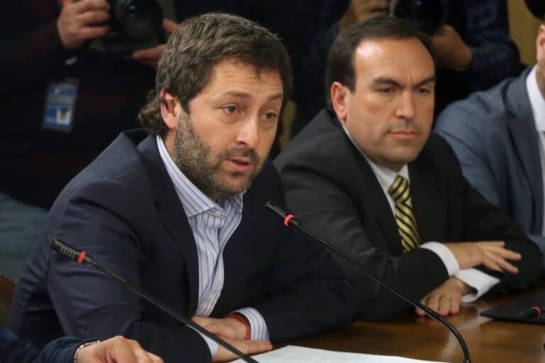 Citarán a ministro de Agricultura y directora (s) del SAG por presencia de Hepatitis A en exportaciones de frambuesas