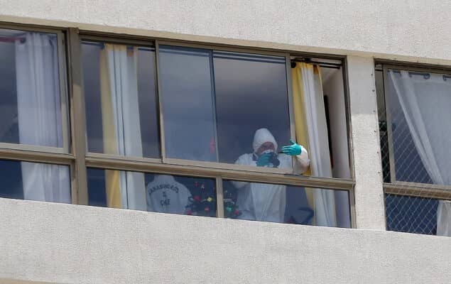 Niña de 3 años sobrevive tras caer desde un piso 14: cayó sobre una adolescente