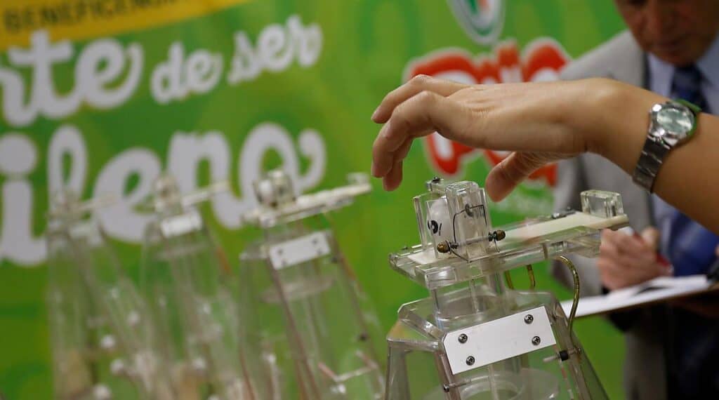"La suerte de ser chileno": Estos fueron los 44 RUT ganadores de $1 millón y $2,5 millones