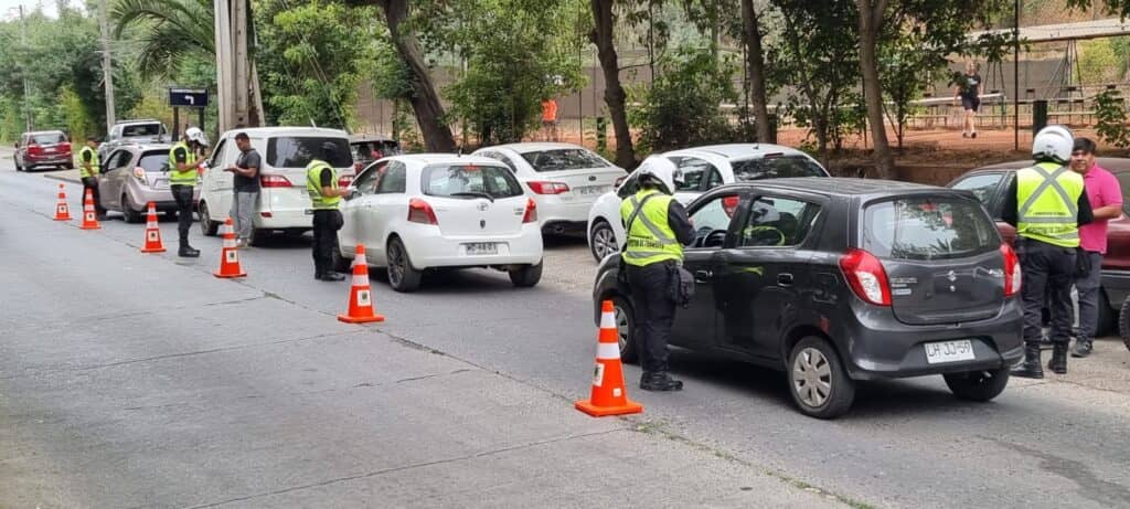 Retiran más de 60 vehículos que circulaban ilegalmente en Curicó