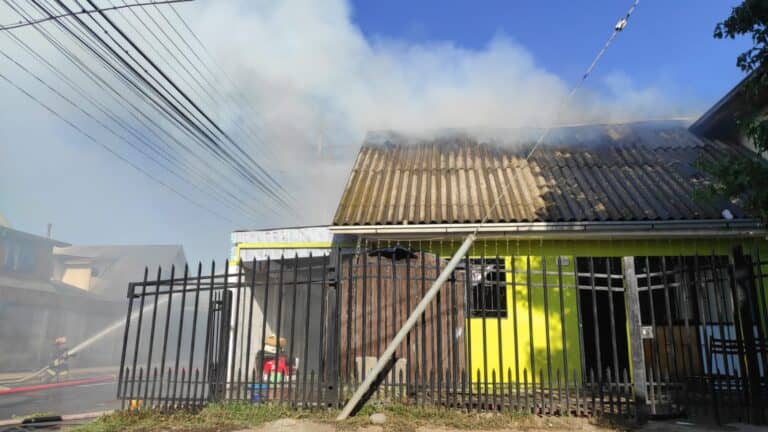 Incendio en Villa El Boldo deja 14 extranjeros damnificados