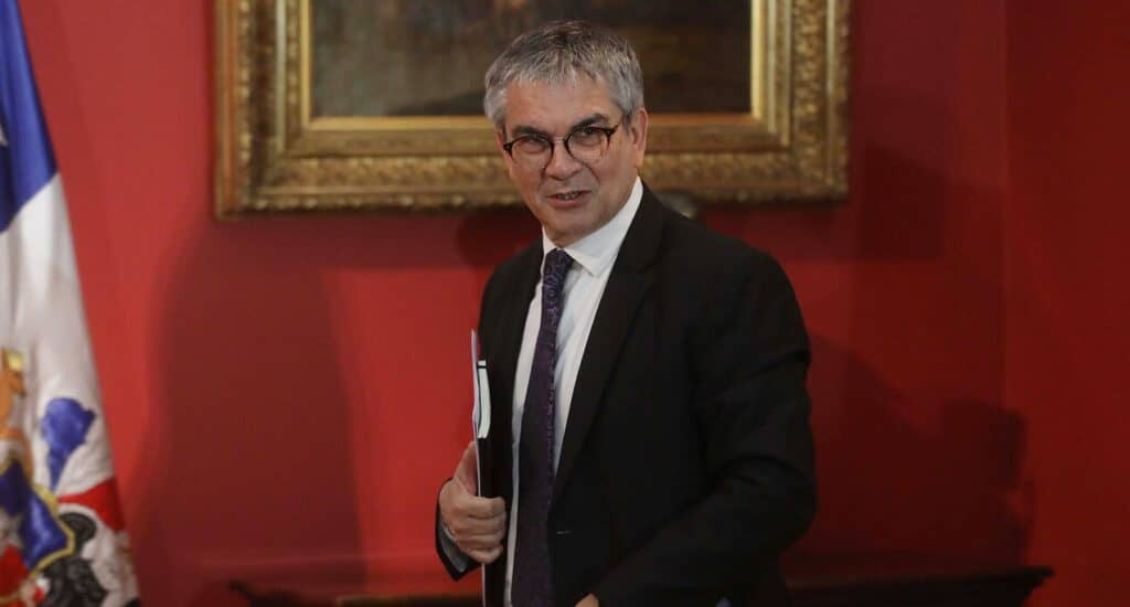 Ministro Marcel logra superávit fiscal en 2022 de la mano de mayor tributación y la minería