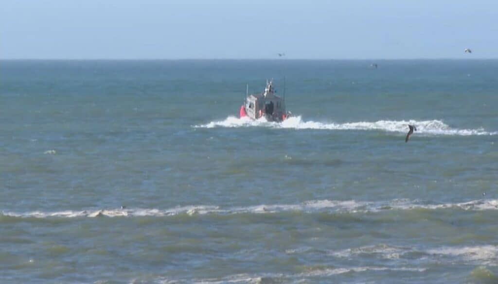 Un padre y sus dos hijos fueron arrastrados por el mar: se encuentran desaparecidos
