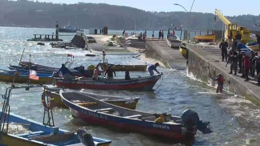 Encuentran cuerpo del niño de 4 años que fue arrastrado por el mar: su hermana y papá siguen desaparecidos