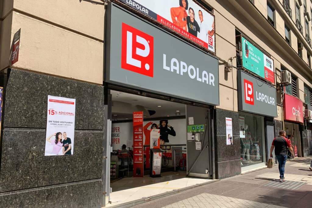 Aduana incautó cargamento de ropa falsificada Nike que iba dirigido a La Polar