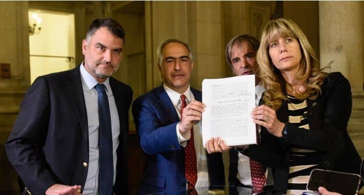 Senadores ingresan requerimiento al TC para impugnar siete indultos otorgados por el presidente Boric