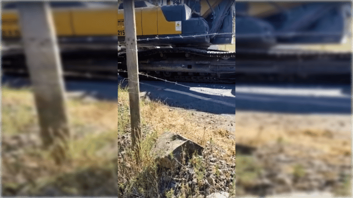 Denuncian a empresa por destrucción de asfalto en camino a Upeo Bajo