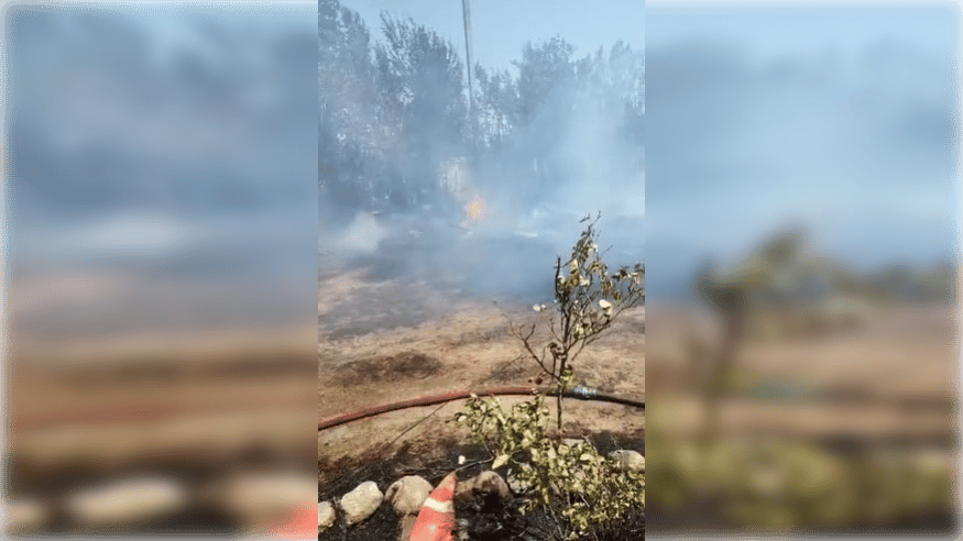 Incendio destruye dos bodegas en Avenida Bellavista de Teno