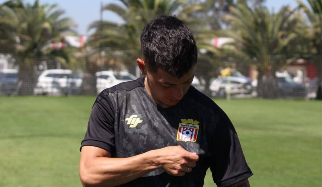 Cristián Zavala ya luce los colores albirrojos