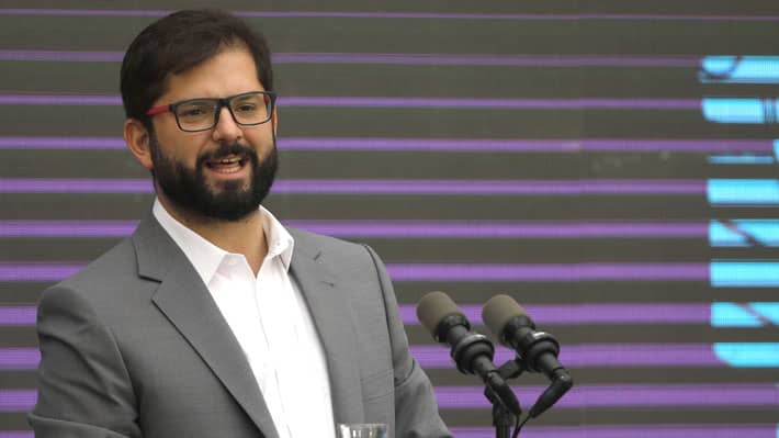 Cadem: Aprobación a la gestión del gobierno en incendios forestales alcanza un 47%