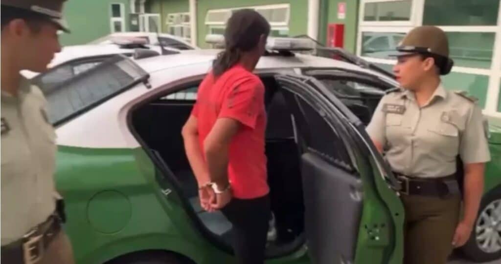 Solo con arraigo nacional queda acusado de apuñalar a dos brigadistas en Paine