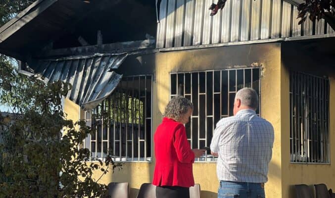 Millonarias pérdidas dejó incendio que afectó a las oficinas del cementerio parroquial de Molina