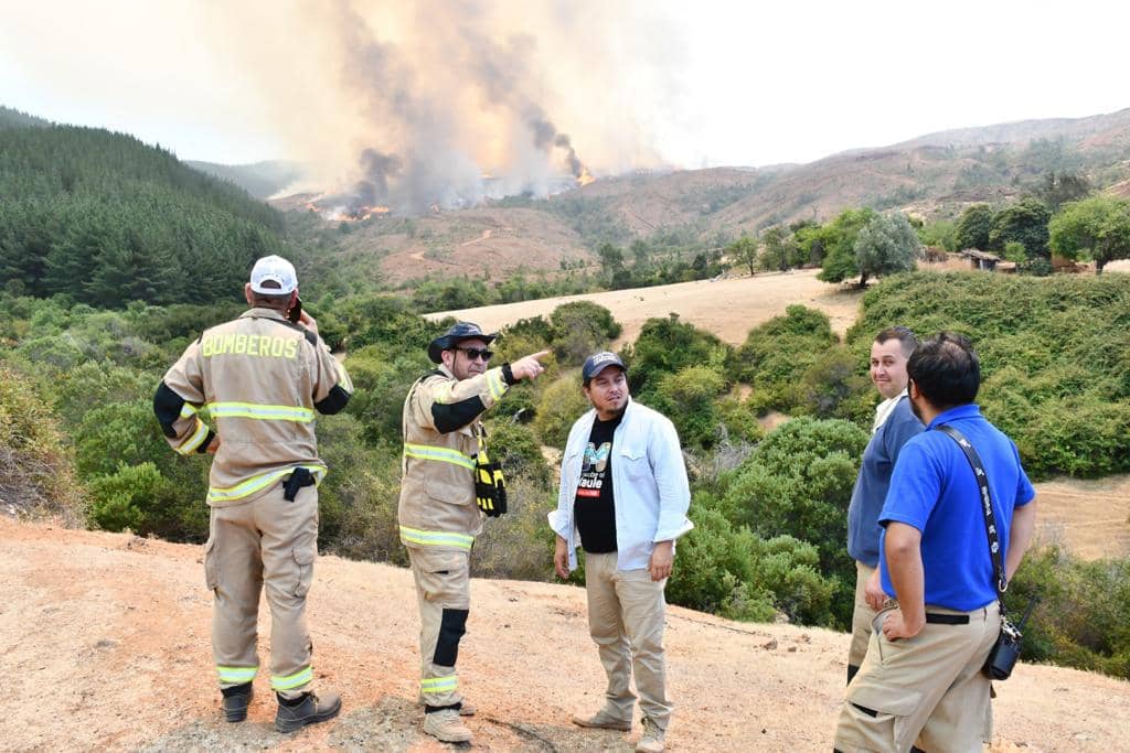 Arduo trabajo para mantener controlado incendio en El Durazno