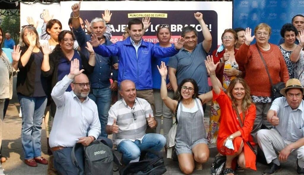 “No bajemos los brazos” es la campaña que realiza Curicó para ayudar a las personas afectadas por el incendio