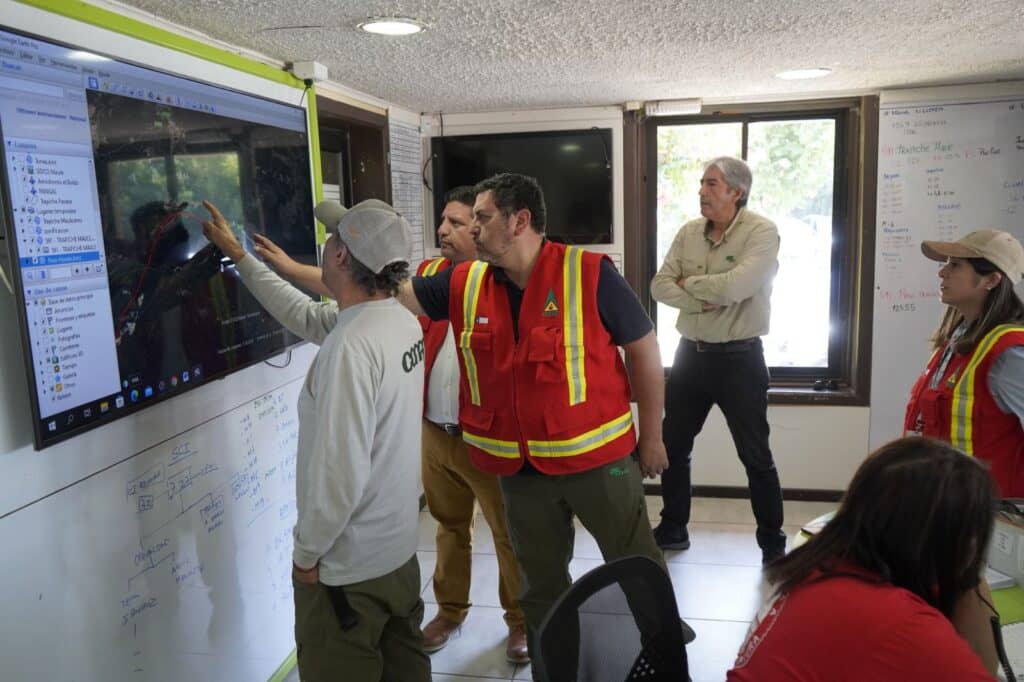 Declaran alerta roja en Longaví por incendio forestal