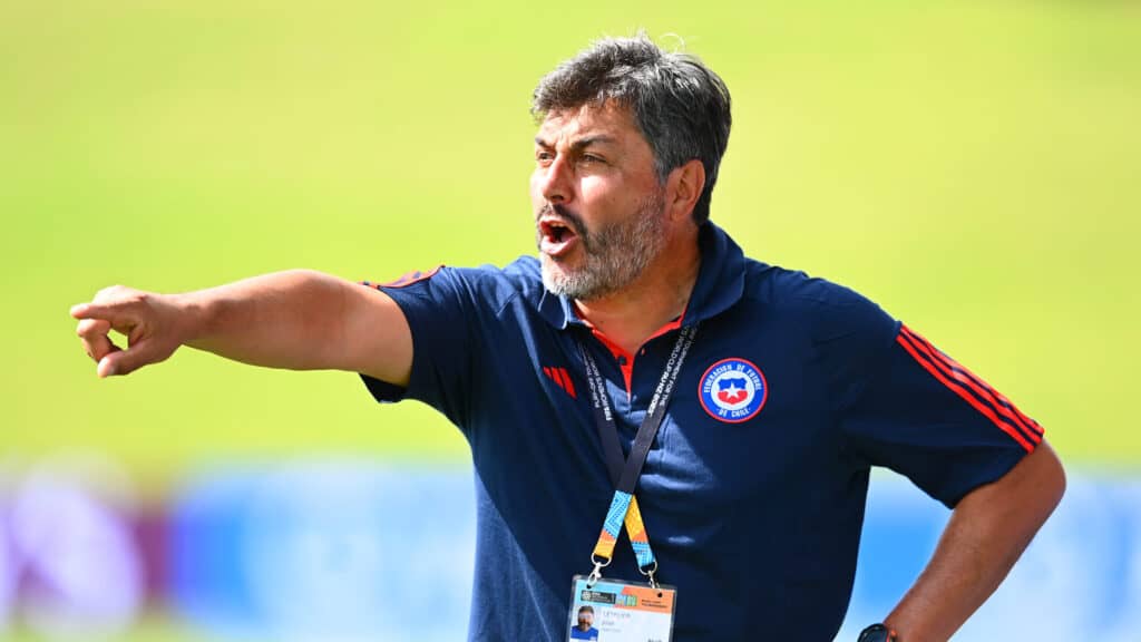 ANFP anuncia la salida de José Letelier de la Roja Femenina