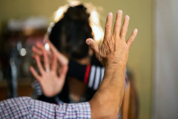 La nube negra que nos cubre: radiografía de una sociedad autodestructiva